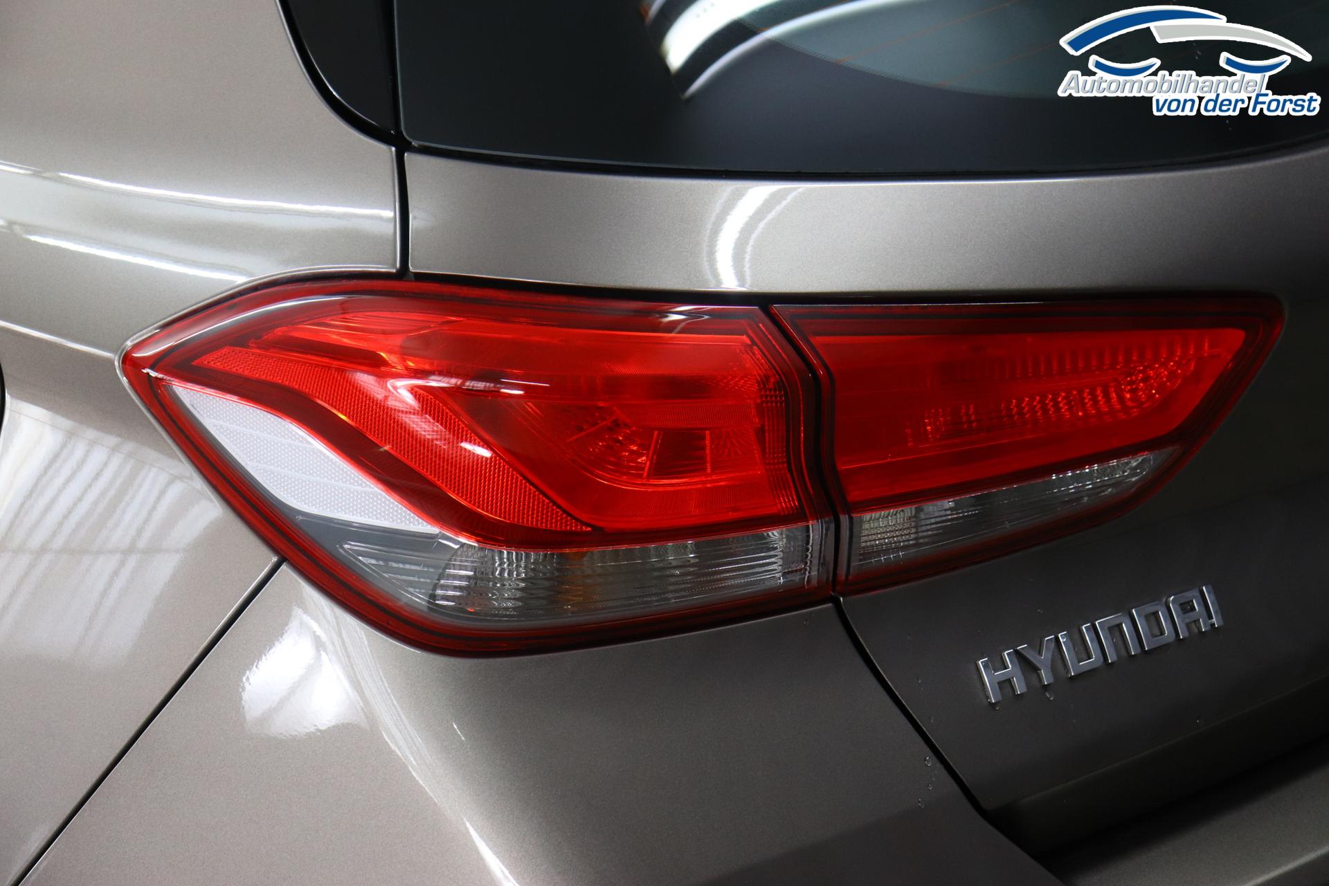 Hyundai i30 Comfort 1.0 T-GDi 7DCT FL MY23, Klimaanlage, Sitzheizung,  Lederlenkrad, Radio DAB, Freisprecheinrichtung, Lichtsensor, Tempomat,  Einparkhilfe hinten, Nebelscheinwerfer, 16 Zoll Leichtmetallfelgen, uvm.  Reimport EU-Neuwagen günstig kaufen
