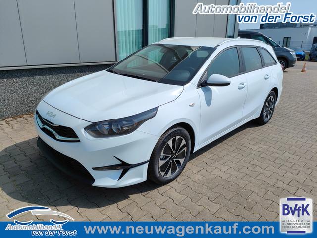 Kia Ceed Sportswagon (Kombi) - "Spin" LIEFERUNG KOSTENLOS! 1.5 T-GDI 140PS 7DCT AUTOMATIK, Weiß, 16" Alu, Klimaanlage, Winter-Paket, Navi 10,25", Parksensoren hinten, Rückfahrkamera, Tempomat, Dachreling, Lederlenkrad