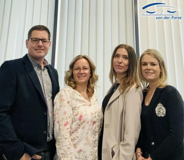 Audi Q3 "Q3 Basis" LIEFERUNG KOSTENLOS & PREISGARANTIE* 2.0 TFSI 204PS quattro (Allrad) S-Tronic (Automatik), 17" Alu, MMI Navigation plus, Elektr. Heckklappe, Einparkhilfe plus, 3-Zonen-Klimaautomatik, Soundsystem, Sitzheizung vorne, Privacy Glas, Lederlenkrad 