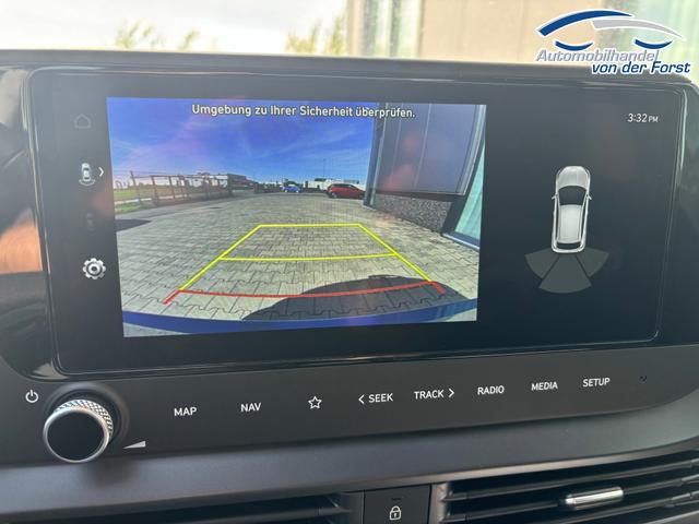 Hyundai i20 "Family" 1.2i 79PS, SCHWARZ-METALLIC, 16" ALUFELGEN, 5 Jahre Garantie, WINTER-PAKET, KLIMAAUTOMATIK, Abgedunkelte Scheiben, NAVIGATION 10,25", Parksensoren hinten, Rückfahrkamera, Alarm, Lederlenkrad, Tempomat, Armlehne vorne, Reserverad 