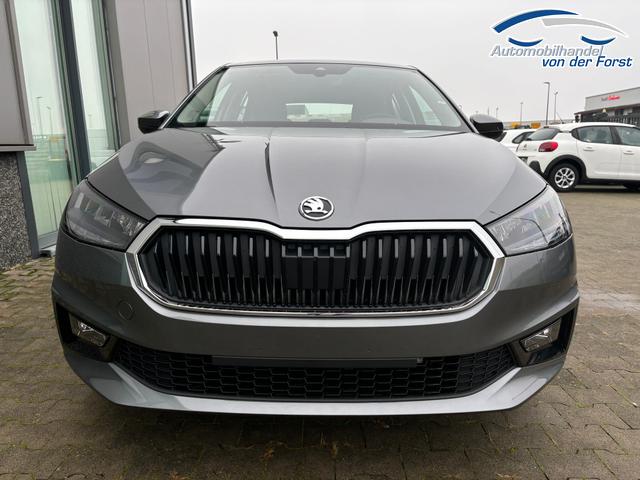 Skoda Fabia "Sondermodell CLASSIC" (1) LIEFERUNG KOSTENLOS! LIEFERUNG KOSTENLOS! 1.0 TSI 95PS, 15" ALU, LED-Scheinwerfer, M-Lederlenkrad, Nebelscheinwerfer, Parksensoren vorne + hinten, Rückfahrkamera, Sitzheizung, Tempomat, Klimaanlage, Infotainment 8"+Wireless SmartLink, Fußmatten, Mittelarmlehne vorne 