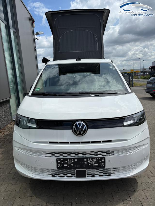 Volkswagen T7 California "Beach CAMPER" LIEFERUNG KOSTENLOS & PREISGARANTIE* 2.0 TDI 150PS DSG (AUTOMATIK), Mini-Küche, Privacy-Glas, Aufstelldach, Klimaanlage, Parksensoren vorne und hinten, Digital Cockpit Pro, Radio Ready2Discover 10" + Wireless App-Connect, SIDE ASSIST, ACC, LED-Scheinwerfer, M-Lederlenkrad, Schiebetüren 