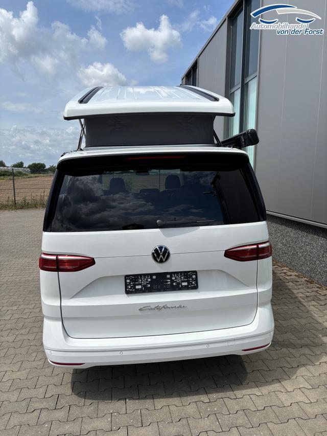 Volkswagen T7 California "Beach CAMPER" LIEFERUNG KOSTENLOS & PREISGARANTIE* 2.0 TDI 150PS DSG (AUTOMATIK), Mini-Küche, Privacy-Glas, Aufstelldach, Klimaanlage, Parksensoren vorne und hinten, Digital Cockpit Pro, Radio Ready2Discover 10" + Wireless App-Connect, SIDE ASSIST, ACC, LED-Scheinwerfer, M-Lederlenkrad, Schiebetüren 