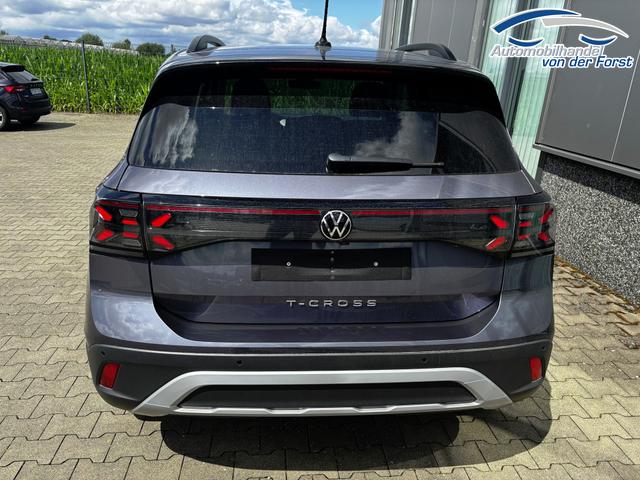 Volkswagen T-Cross "Life" 1.5 TSI 150PS DSG/AUTOMATIK, Rauch-Grau-Metallic, Parksensoren hinten, Rückfahrkamera, Privacy-Glas, Sitzheizung, Climatronic, IQ LIGHT MATRIX-LED, Radio Ready2Discover+App-Connect, 17" Alu, KEYLESS, Lendenwirbelstützen vorn, M-Lederlenkrad, Dachreling 