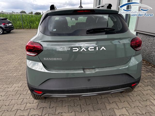 Dacia Sandero Stepway "Expression" 1.0 ECO-G100 LPG-GASANLAGE/BENZIN, Safari-Grün Metallic, MEDIA NAVIGATION 8", Klimaanlage, Parksensoren hinten, Tempomat, Dachreling, Lederlenkrad, 4x elektr. Fensterheber, Armlehne, Spiegel elektr. einstell-/beheizbar, ZV mit Fernbedienung 