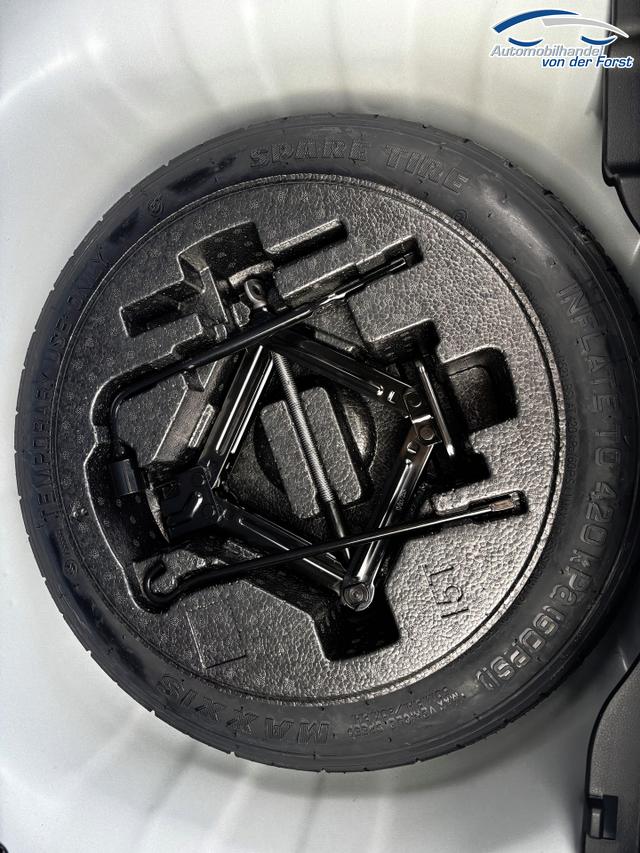 Hyundai i20 "Family" 1.2i 79PS, SCHWARZ-METALLIC, 16" ALUFELGEN, 5 Jahre Garantie, WINTER-PAKET, KLIMAAUTOMATIK, Abgedunkelte Scheiben, NAVIGATION 10,25", Parksensoren hinten, Rückfahrkamera, Alarm, Lederlenkrad, Tempomat, Armlehne vorne, Reserverad 