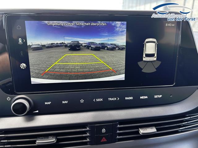 Hyundai i20 "Family" 1.2i 79PS, SCHWARZ-METALLIC, 16" ALUFELGEN, 5 Jahre Garantie, WINTER-PAKET, KLIMAAUTOMATIK, Abgedunkelte Scheiben, NAVIGATION 10,25", Parksensoren hinten, Rückfahrkamera, Alarm, Lederlenkrad, Tempomat, Armlehne vorne, Reserverad 