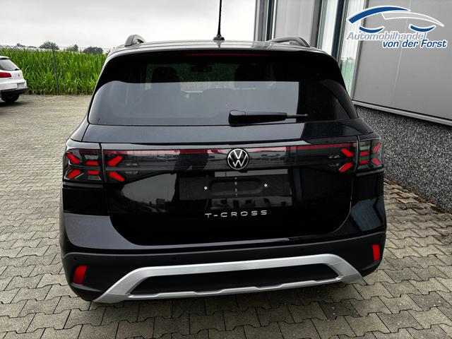 Volkswagen T-Cross "Life" 1.5 TSI 150PS DSG/AUTOMATIK, Deep-Black-Metallic, Parksensoren v/h, Rückfahrkamera, Privacy-Glas, Sitzheizung, Climatronic, IQ LIGHT MATRIX-LED, Radio Ready2Discover+App-Connect, 17" Alu, KEYLESS, Lendenwirbelstütze, M-Lederlenkrad, Dachreling 