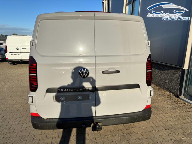 Volkswagen T7 Kastenwagen T7 Transporter Kastenwagen LIEFERUNG KOSTENLOS & PREISGARANTIE* 2.0 TDI 170PS AUTOMATIK LANG, Grau, HECKFLÜGELTÜREN, 2-Zonen-Klimautomatik, M-Lederlenkrad, Anhängerkupplung, Parksensoren vorn/hinten, Rückfahrkamera, Frontscheibe beheizbar, Ganzjahresreifen, Sitzpaket 46 (inkl. Sitzheizung), Reserverad, 70l Tank 