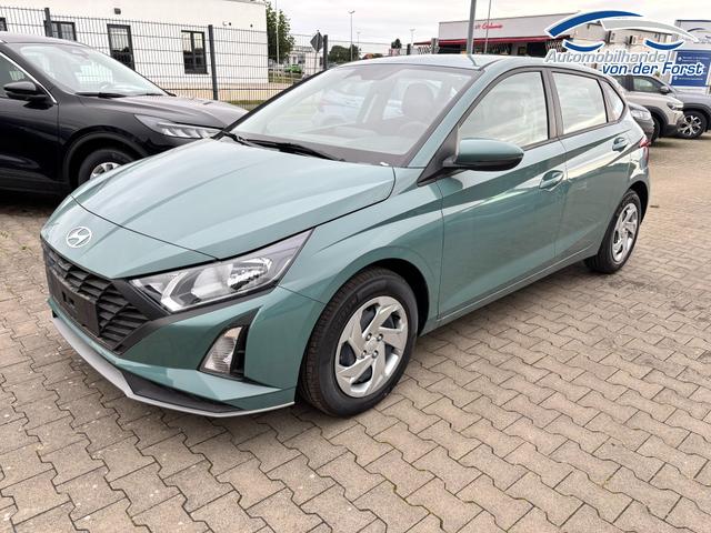 Hyundai i20 "Family" LIEFERUNG KOSTENLOS! 1.0 T-GDI 90PS 7DCT/AUTOMATIK, NAVI 10,25", Winter-Pack: Sitzheizung + Lenkradheizung, 16" ALU, SmartKey, Induktives Laden, Klimaautomatik, Privacy-Glas, Parksensoren hinten, Rückfahrkamera, Tempomat, Lederlenkrad, Reserverad, Alarm, Armlehne 