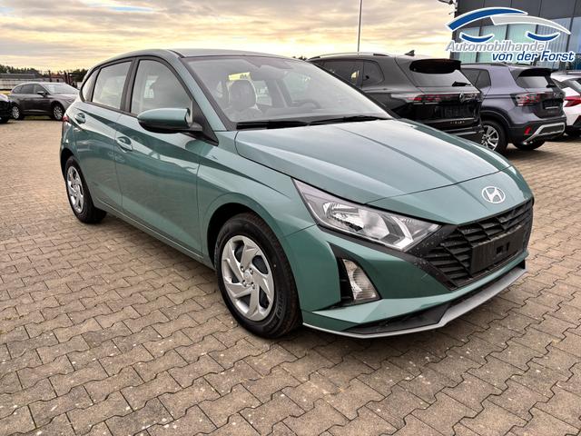 Hyundai i20 "Family" LIEFERUNG KOSTENLOS! 1.0 T-GDI 90PS 7DCT/AUTOMATIK, NAVI 10,25", Winter-Pack: Sitzheizung + Lenkradheizung, 16" ALU, SmartKey, Induktives Laden, Klimaautomatik, Privacy-Glas, Parksensoren hinten, Rückfahrkamera, Tempomat, Lederlenkrad, Reserverad, Alarm, Armlehne 