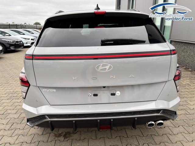 Hyundai KONA "Smart" LIEFERUNG KOSTENLOS! 1.0 T-GDI 115PS, 17" ALU, Winter-Paket, 2-Zonen-Klimaautomatik, Dachreling, Lederlenkrad, Tempomat, NAVIGATION 12,3", Parksensoren vorrn/hinten, Rückfahrkamera, Alarm, LED-Scheinwerfer, Smart Key, Armlehne vorn 
