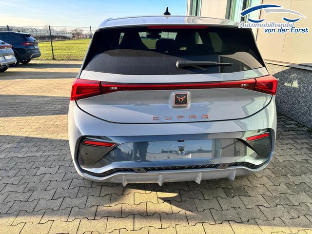 Cupra Born "Basis" INKL. LIEFERUNG KOSTENLOS & PREISGARANTIE* 60 kWh, Systemleistung: 204PS, Reichweite WLTP: 428 km, 5 Jahre Garantie, 19"Alu, Climatronic, Winterpaket, Abgedunkelte Scheiben, NAVI 12,9", ACC, 360&deg; Kamera, Parkassistent inkl. PDC v/h, KESSY, Alarm, M-Lederlenkrad beheizt, Voll-LED-Scheinwerfer 