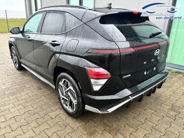 Hyundai KONA "N Line" LIEFERUNG KOSTENLOS! 1.6 T-GDI 150PS, Schwarz-Metallic, 18" ALU, Privacy-Glas, Winter-Paket, 2-Zonen-Klimaautomatik, Dachreling, Lederlenkrad, Tempomat, NAVIGATION 12,3", Parksensoren vorrn/hinten, R&uuml;ckfahrkamera, Alarm, LED-Scheinwerfer, Smart Key, Armlehne vorn 