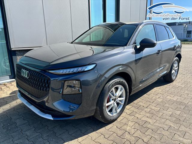 Audi Q3 "Basis" INKL. LIEFERUNG KOSTENLOS & PREISGARANTIE* 2.0 TFSI quattro (Allrad) 204PS S-Tronic (Automatik), TECHPAKET PRO, Grau-Metallic, DIGITALE MATRIX-LED, Sportsitze, Elektr. Heckklappe, MMI Navigation plus, Sitzheizung, Klimaautomatik, ParkAssist Plus, Parksensoren, Privacy-Glas 