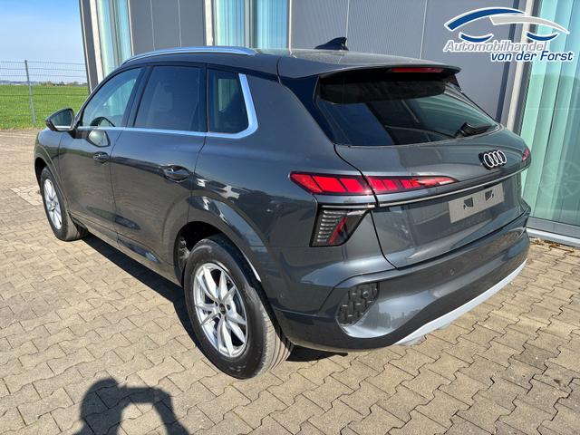Audi Q3 "Basis" INKL. LIEFERUNG KOSTENLOS & PREISGARANTIE* 2.0 TFSI quattro (Allrad) 204PS S-Tronic (Automatik), TECHPAKET PRO, Grau-Metallic, DIGITALE MATRIX-LED, Sportsitze, Elektr. Heckklappe, MMI Navigation plus, Sitzheizung, Klimaautomatik, ParkAssist Plus, Parksensoren, Privacy-Glas 