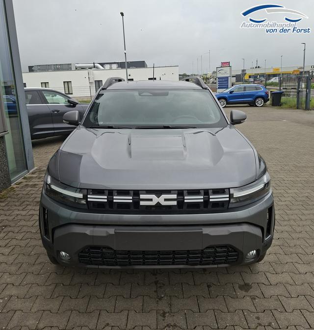 Dacia Duster "Journey" hybrid-G 150 (Benzin+LPG) 4x4 (ALLRAD) AUTOMATIK, GRAU-MET+WINTER-PAKET (Vordersitze/Lenkrad/Frontscheibe beheizt) + PARKING-PAKET (Toter-Winkel-Assistent, 360&deg;-Kamera, Parksensoren vorn), Parksensoren hinten, Klimaautomatik, Tempomat, NAVI, 18" ALU 