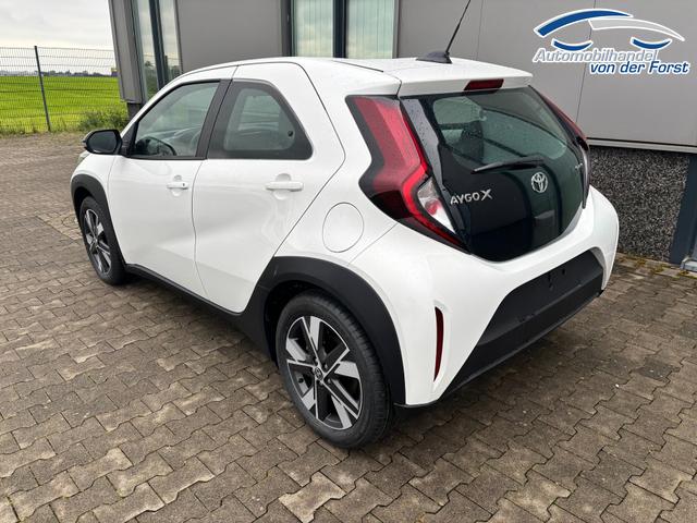 Toyota Aygo X "Play / EU-Active" LIEFERUNG KOSTENLOS! 1.5 Hybrid 115PS CVT/AUTOMATIK, WHITE, 3 Jahre Garantie, 17" Alufelgen, Sitzheizung, R&uuml;ckfahrkamera, Klimaautomatik, Audiosystem 9" + Smartphone-Integration, Lederlenkrad, ACC, ZV mit Fernbedienung 