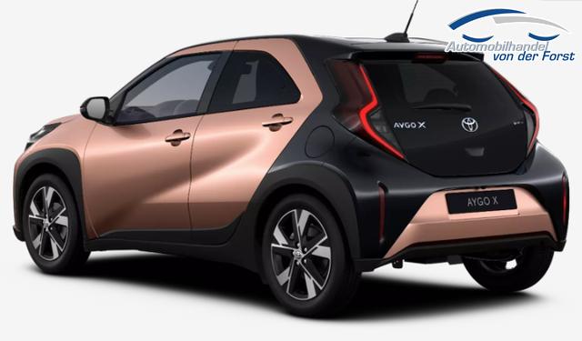 Toyota Aygo X "Pulse / EU-Teamplayer" LIEFERUNG KOSTENLOS! 1.5 Hybrid 115PS CVT/AUTOMATIK, 3 Jahre Garantie, 17" Alufelgen, Cinnamon-Metallic/Dach schwarz, Privacy-Glas, Sitzheizung, R&uuml;ckfahrkamera, Klimaautomatik, Audiosystem 9" + Smartphone-Integration, Lederlenkrad, ACC, ZV mit Fernbedienung, LED-Scheinwerfer 