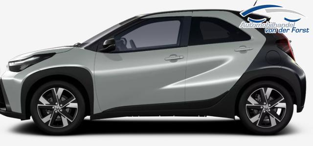 Toyota Aygo X "Pulse / EU-Teamplayer" LIEFERUNG KOSTENLOS! 1.5 Hybrid 115PS CVT/AUTOMATIK, 3 Jahre Garantie, 17" Alufelgen, Uni-Lackierung Tarragon /Dach schwarz, Privacy-Glas, Sitzheizung, R&uuml;ckfahrkamera, Klimaautomatik, Audiosystem 9" + Smartphone-Integration, Lederlenkrad, ACC, ZV mit Fernbedienung 