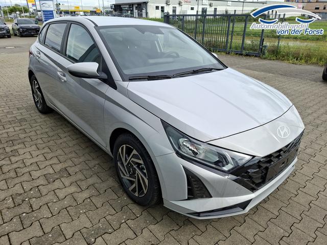 Hyundai i20 "Family" LIEFERUNG KOSTENLOS! 1.0 T-GDI 90PS, NAVI 10,25", LUMEN-GREY METALLIC, Winter-Pack: Sitzheizung + Lenkradheizung, 16" ALU, Klimaautomatik, Privacy-Glas, Parksensoren hinten, R&uuml;ckfahrkamera, Tempomat, Lederlenkrad, Reserverad, Alarm, Armlehne, 4x elektr. Fensterheber 
