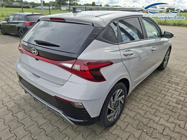Hyundai i20 "Family" LIEFERUNG KOSTENLOS! 1.0 T-GDI 90PS, NAVI 10,25", LUMEN-GREY METALLIC, Winter-Pack: Sitzheizung + Lenkradheizung, 16" ALU, Klimaautomatik, Privacy-Glas, Parksensoren hinten, R&uuml;ckfahrkamera, Tempomat, Lederlenkrad, Reserverad, Alarm, Armlehne, 4x elektr. Fensterheber 