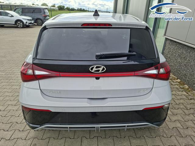 Hyundai i20 "Family" LIEFERUNG KOSTENLOS! 1.0 T-GDI 90PS, NAVI 10,25", LUMEN-GREY METALLIC, Winter-Pack: Sitzheizung + Lenkradheizung, 16" ALU, Klimaautomatik, Privacy-Glas, Parksensoren hinten, R&uuml;ckfahrkamera, Tempomat, Lederlenkrad, Reserverad, Alarm, Armlehne, 4x elektr. Fensterheber 