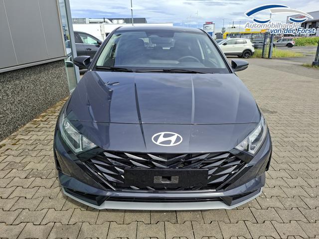 Hyundai i20 "Family" LIEFERUNG KOSTENLOS! 1.0 T-GDI 90PS, NAVI 10,25", AURORA-GRAU METALLIC, Winter-Pack: Sitzheizung + Lenkradheizung, 16" ALU, Klimaautomatik, Privacy-Glas, Parksensoren hinten, R&uuml;ckfahrkamera, Tempomat, Lederlenkrad, Reserverad, Alarm, Armlehne, 4x elektr. Fensterheber 