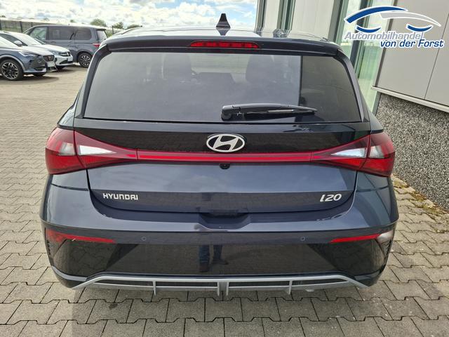 Hyundai i20 "Family" LIEFERUNG KOSTENLOS! 1.0 T-GDI 90PS, NAVI 10,25", AURORA-GRAU METALLIC, Winter-Pack: Sitzheizung + Lenkradheizung, 16" ALU, Klimaautomatik, Privacy-Glas, Parksensoren hinten, R&uuml;ckfahrkamera, Tempomat, Lederlenkrad, Reserverad, Alarm, Armlehne, 4x elektr. Fensterheber 