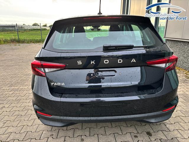 Skoda Fabia "EXTRA PLUS" (2) LIEFERUNG KOSTENLOS & PREISGARANTIE* 1.0 TSI 116PS, 5 Jahre Garantie, BLACK-MAGIC METALLIC, CLIMATRONIC, BEHEIZTE FRONTSCHEIBE, SITZHEIZUNG, M-Lederlenkrad BEHEIZT, 15" ALU, Parksensoren hinten, R&uuml;ckfahrkamera, Infotainment 8", Virtual Cockpit, Tempomat, NSW, Wireless SmartLink 