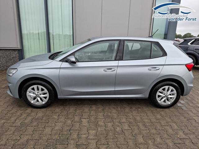 Skoda Fabia "EXTRA PLUS" (2) LIEFERUNG KOSTENLOS & PREISGARANTIE* 1.0 TSI 116PS, 5 Jahre Garantie, SMOKEY-SILBER METALLIC, CLIMATRONIC, BEHEIZTE FRONTSCHEIBE, SITZHEIZUNG, M-Lederlenkrad BEHEIZT, 15" ALU, Parksensoren hinten, R&uuml;ckfahrkamera, Infotainment 8", Virtual Cockpit, Tempomat, NSW, Wireless SmartLink 