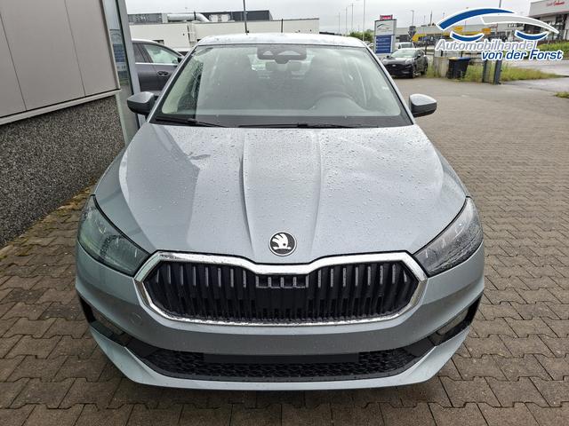 Skoda Fabia "EXTRA PLUS" (2) LIEFERUNG KOSTENLOS & PREISGARANTIE* 1.0 TSI 116PS, 5 Jahre Garantie, SMOKEY-SILBER METALLIC, CLIMATRONIC, BEHEIZTE FRONTSCHEIBE, SITZHEIZUNG, M-Lederlenkrad BEHEIZT, 15" ALU, Parksensoren hinten, R&uuml;ckfahrkamera, Infotainment 8", Virtual Cockpit, Tempomat, NSW, Wireless SmartLink 