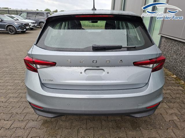 Skoda Fabia "EXTRA PLUS" (2) LIEFERUNG KOSTENLOS & PREISGARANTIE* 1.0 TSI 116PS, 5 Jahre Garantie, SMOKEY-SILBER METALLIC, CLIMATRONIC, BEHEIZTE FRONTSCHEIBE, SITZHEIZUNG, M-Lederlenkrad BEHEIZT, 15" ALU, Parksensoren hinten, R&uuml;ckfahrkamera, Infotainment 8", Virtual Cockpit, Tempomat, NSW, Wireless SmartLink 