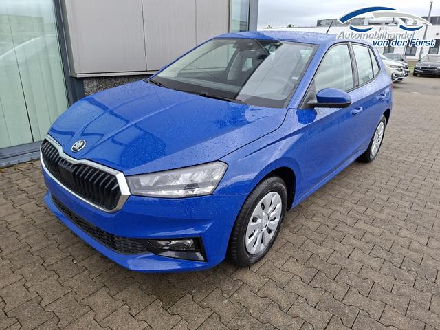 Skoda Fabia "EXTRA" (2) LIEFERUNG KOSTENLOS & PREISGARANTIE* 1.0 80PS, 5 Jahre Garantie, Energy-Blau, Klimaanlage, Parksensoren hinten, Infotainment 8", Virtual Cockpit, LED-Scheinwerfer, Nebelscheinwerfer, Wireless SmartLink (Navi-Funktion &uuml;ber Smartphone), Armlehne vorn, Fu&szlig;matten 