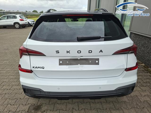 Skoda Kamiq "Monte Carlo" (1) LIEFERUNG KOSTENLOS! 1.5 TSI 150PS DSG, 5J GARANTIE, WEISS-MET/Dach schwarz, 18" ALU, AHK SCHWENKBAR, Panoramadach, Matrix-LED, Parksensoren v/h, Kamera, Tempomat, Virtual Cockpit (8"!!), Kessy, Winter-Paket, Climatronic, Radio 8", SmartLink, NSW, Sport-M-Lederlenkrad beheizt 
