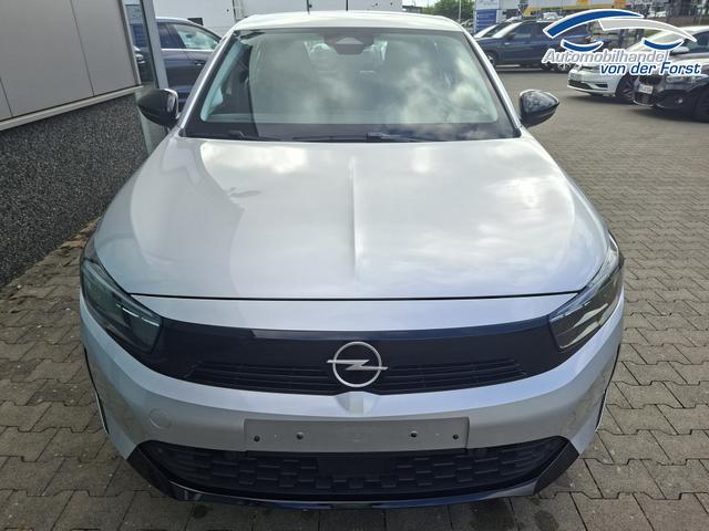 Opel Corsa (ca. 37% Preisvorteil) 1.2 Turbo 100PS "EDITION", Silber-Metallic, 16" Alufelgen, Sitzheizung, Lederlenkrad beheizt, Parksensoren hinten, Klimaanlage, Radio AndroidAuto/Apple CarPlay, Tempomat, ZV mit Fernbedienung 