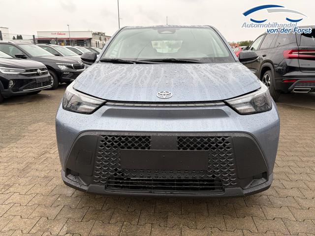 Toyota Aygo X "Play / EU-Active" 1.5 Hybrid 115PS CVT/AUTOMATIK, Celestite Grey Metallic , 3 Jahre Garantie, 17" Alufelgen, Sitzheizung, R&uuml;ckfahrkamera, Klimaautomatik, Audiosystem 9" + Smartphone-Integration, Lederlenkrad, ACC, ZV mit Fernbedienung 