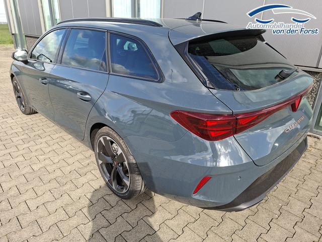 Cupra Leon Sportstourer Sonderaktion "Basis" 1.5 eTSI 150PS DSG (AUTOMATIK), Fjord-Blau, 18" Alu Garbi, Sitzheizung, M-Lederlenkrad beheizt, Parksensoren vorne und hinten, Adaptiver Tempomat, 3-Zonen-Climatronic, Radio 12,9" + Full Link (Navi-Funktion &uuml;ber Smartphone), Elektr. Heckklappe 