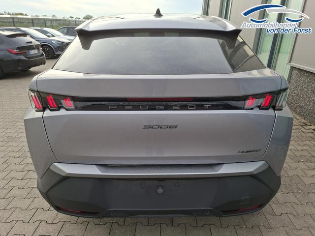 Peugeot 3008 "Allure" Hybrid 145PS e-DCS6 (Automatik), Grau-Metallic, ANH&Auml;NGERKUPPLUNG, Panorama-Navigations-Paket, Grip-Control-Paket, 19" ALU, Beh. Frontscheibe, Trennnetz, Adaptiver Tempomat, Toter-Winkel, 360&deg;Kamera, Parksensoren vorn/hinten, Lenkradheizung, Alarmanlage 