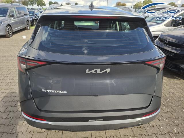 Kia Sportage "Silver" 1.6 T-GDI 150PS AUTOMATIK, Penta-Metal Grau METALLIC, 2-Zonen-Klimaautomatik, Navigation 12,3", Parksensoren vorn/hinten, R&uuml;ckfahrkamera, 17" Alufelgen, Winterpaket/Sitzheizung vorne, Beheiztes Lederlenkrad, ACC Tempomat, Alarm, Dachreling Chrom 