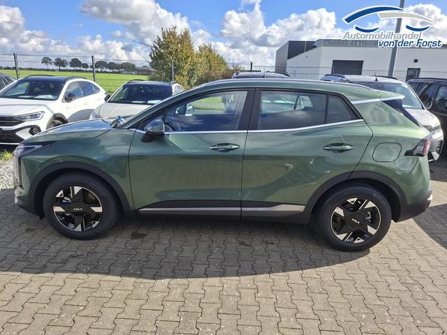 Kia Sportage "Silver" 1.6 T-GDI 150PS AUTOMATIK, Experience-Green METALLIC, 2-Zonen-Klimaautomatik, Navigation 12,3", Parksensoren vorn/hinten, R&uuml;ckfahrkamera, 17" Alufelgen, Winterpaket/Sitzheizung vorne, Beheiztes Lederlenkrad, ACC Tempomat, Alarm, Dachreling Chrom 
