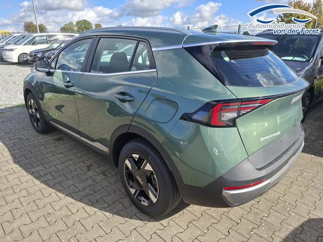 Kia Sportage "Silver" 1.6 T-GDI 150PS AUTOMATIK, Experience-Green METALLIC, 2-Zonen-Klimaautomatik, Navigation 12,3", Parksensoren vorn/hinten, R&uuml;ckfahrkamera, 17" Alufelgen, Winterpaket/Sitzheizung vorne, Beheiztes Lederlenkrad, ACC Tempomat, Alarm, Dachreling Chrom 