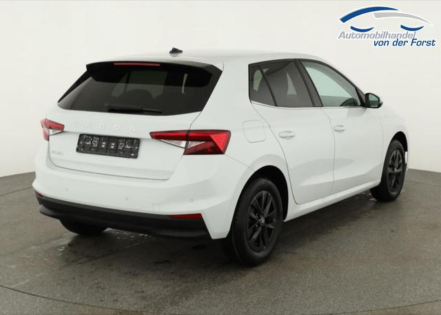 Skoda Fabia Selection Fabia 1.0 TSI DSG Selection, 15-Zoll schwarz, Winter, Ladeboden 