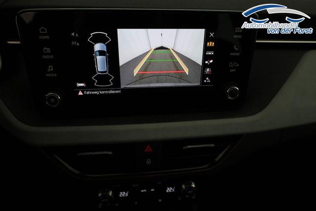 Skoda Kamiq Selection Kamiq 1.0 TSI DSG 130 Jahre, AHK, LED, Side, ACC, Kamera, el. Klappe, Winter, 17-Zoll 