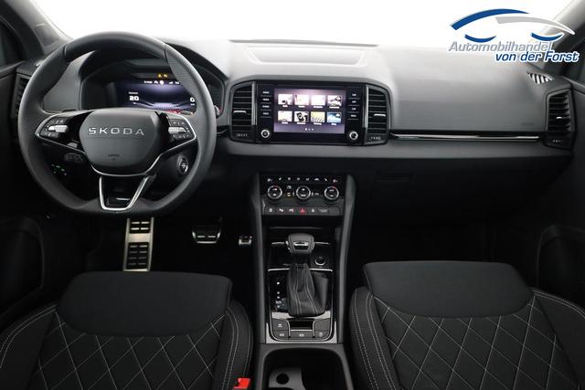 Skoda Karoq Sportline 1.5 TSI DSG Sportline, Pano, AHK, Navi, CANTON, Matrix, AreaView, Side, el. Klappe, FS-beheizbar, 5 J.-Garantie 