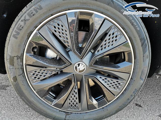 Skoda Karoq Sportline 1.5TSI DSG Sportline AHK Matrix ACC Navi 