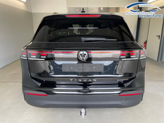 Volkswagen / Tiguan / Schwarz / / / 204PS DSG eHybrid IQ.Light+Navi