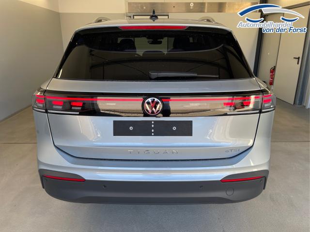 Volkswagen / Tiguan / Silber / / / 150PS DSG IQ.Light