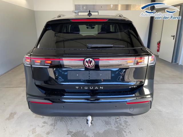 Volkswagen / Tiguan / Schwarz / / / 150PS eTSI DSG AHK+360°+IQ.Light+IQ.Drive+Navi