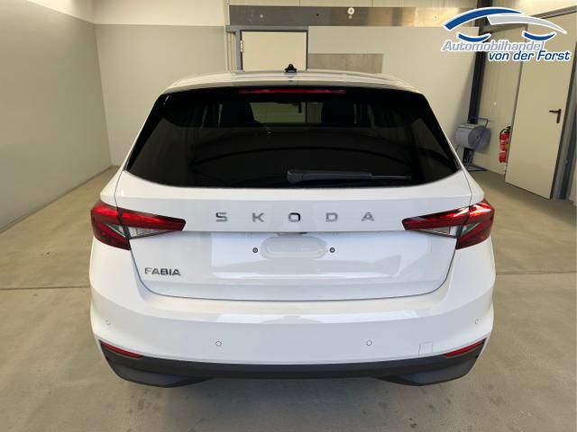 Skoda / Fabia / Weiß / / / 115PS AHK+Kessy+Kamera